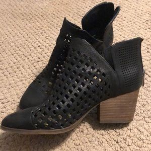Vince Camino Black Booties 8 Wide EUC